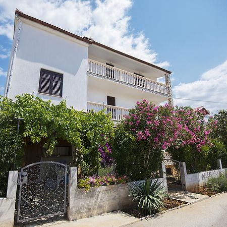 Apartments Petrcane Welcome Exterior foto