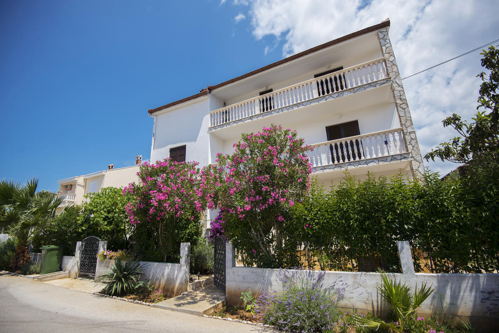 Apartments Petrcane Welcome Exterior foto